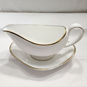 Wedgwood "California" Gravy Boat with Tray.